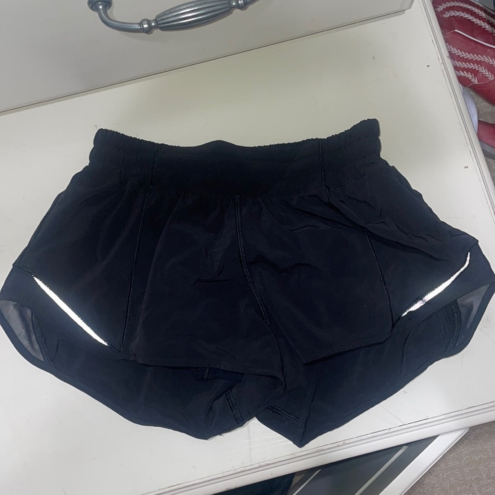 Lulu lemon black hotty hot 2.5” low-rise